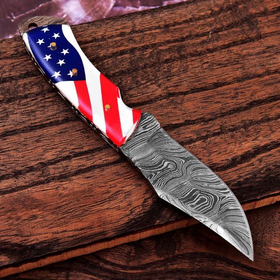 Ideal gift for hunters and campers - 8-inch twist pattern hunting knife."