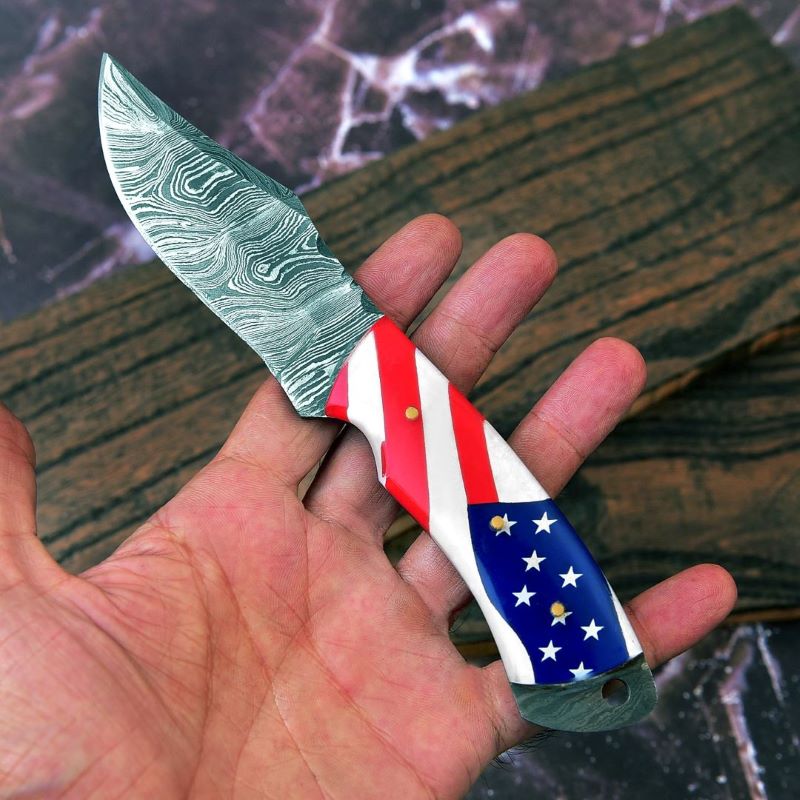 "Secure grip handle for outdoor adventures - 8-inch twist pattern hunting knife."