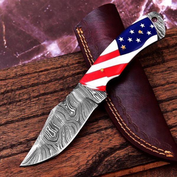 "8-inch Damascus Hunting Knife with Twist Pattern Blade and Premium Leather Sheath"