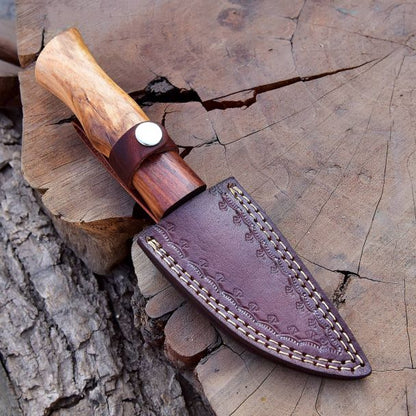 damascus knife stored inside hand stitched leather sheath DXH1105