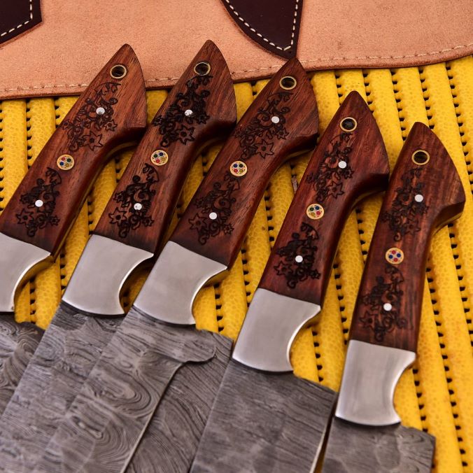 "Ergonomic Damascus Steel Kitchen Knives - Aesthetic, Durable, and Balanced"